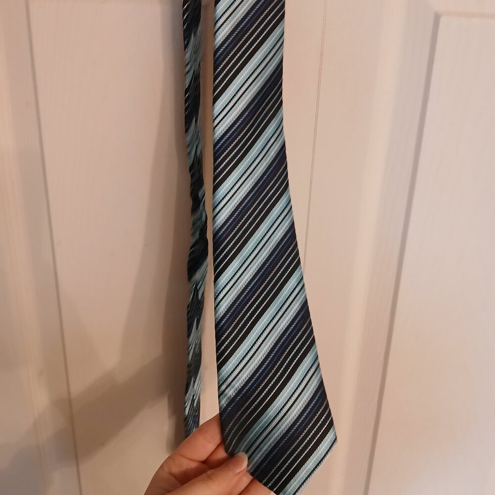 Sergio Louis men's striped blue tie